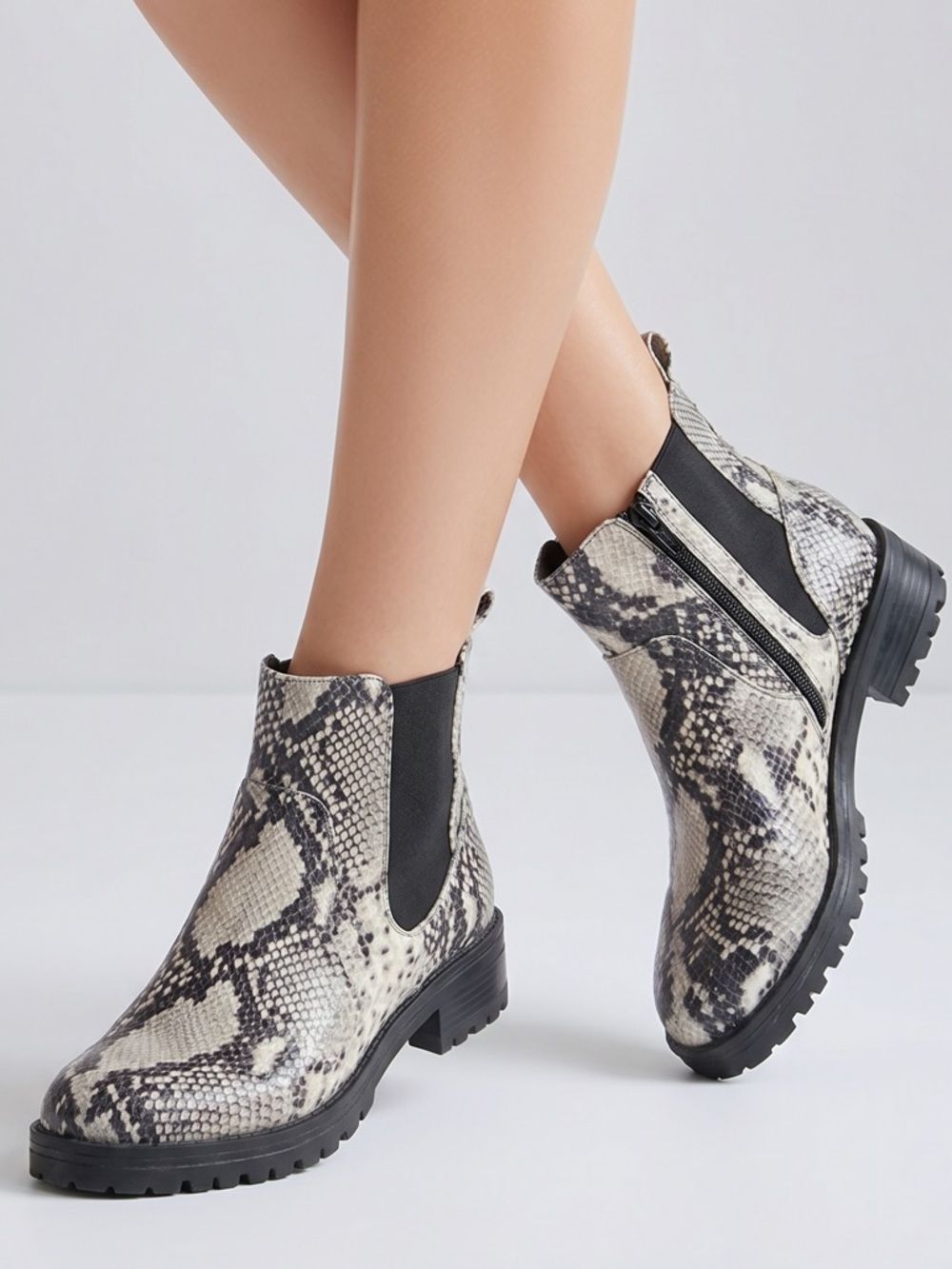 Universal threads shoes black and‎ white ankle booties size 7.5 reptile print